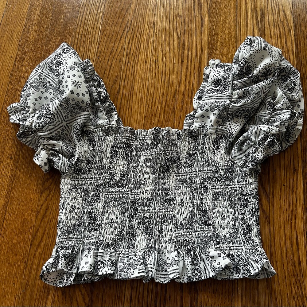 Cider Black and White Puff Sleeve Cropped Blouse